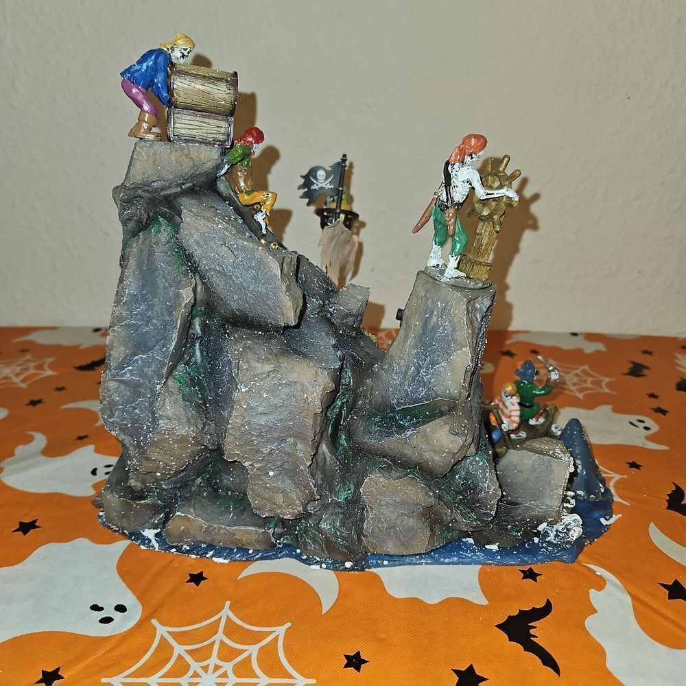 Spooky Town Collection Dead Man's Point Table Decor - Picture 7 of 7